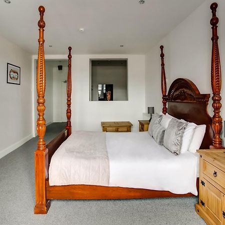 Oyo Gin House Hotel Greenock Bagian luar foto