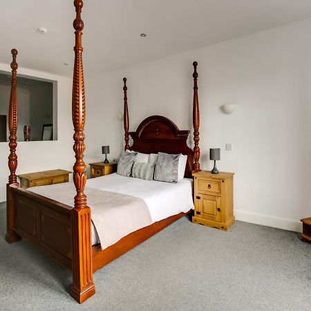 Oyo Gin House Hotel Greenock Bagian luar foto