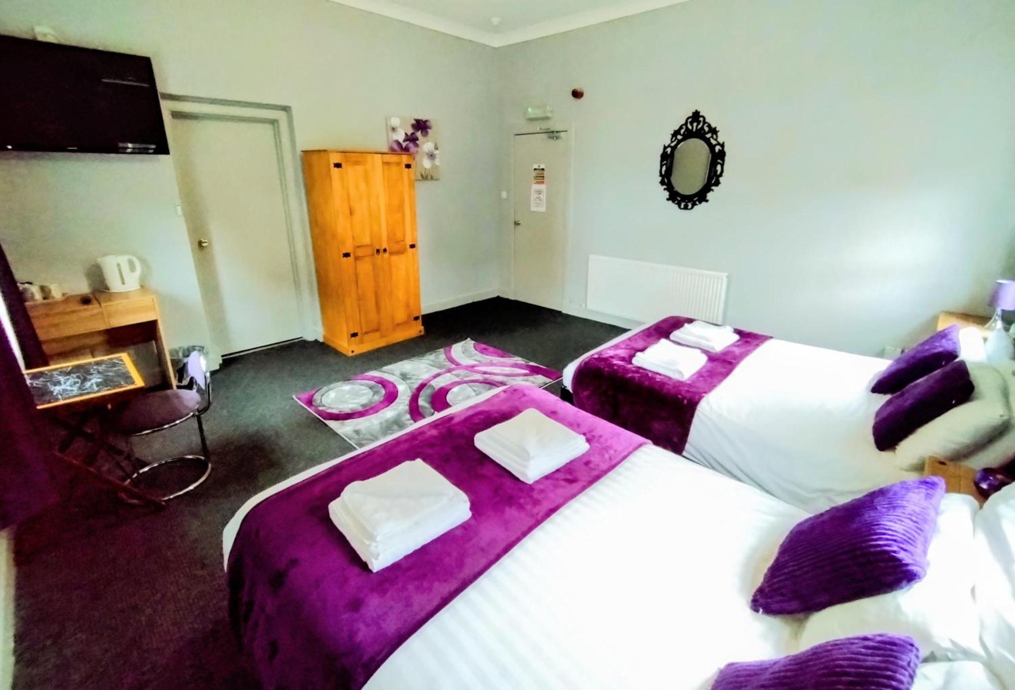 Oyo Gin House Hotel Greenock Bagian luar foto