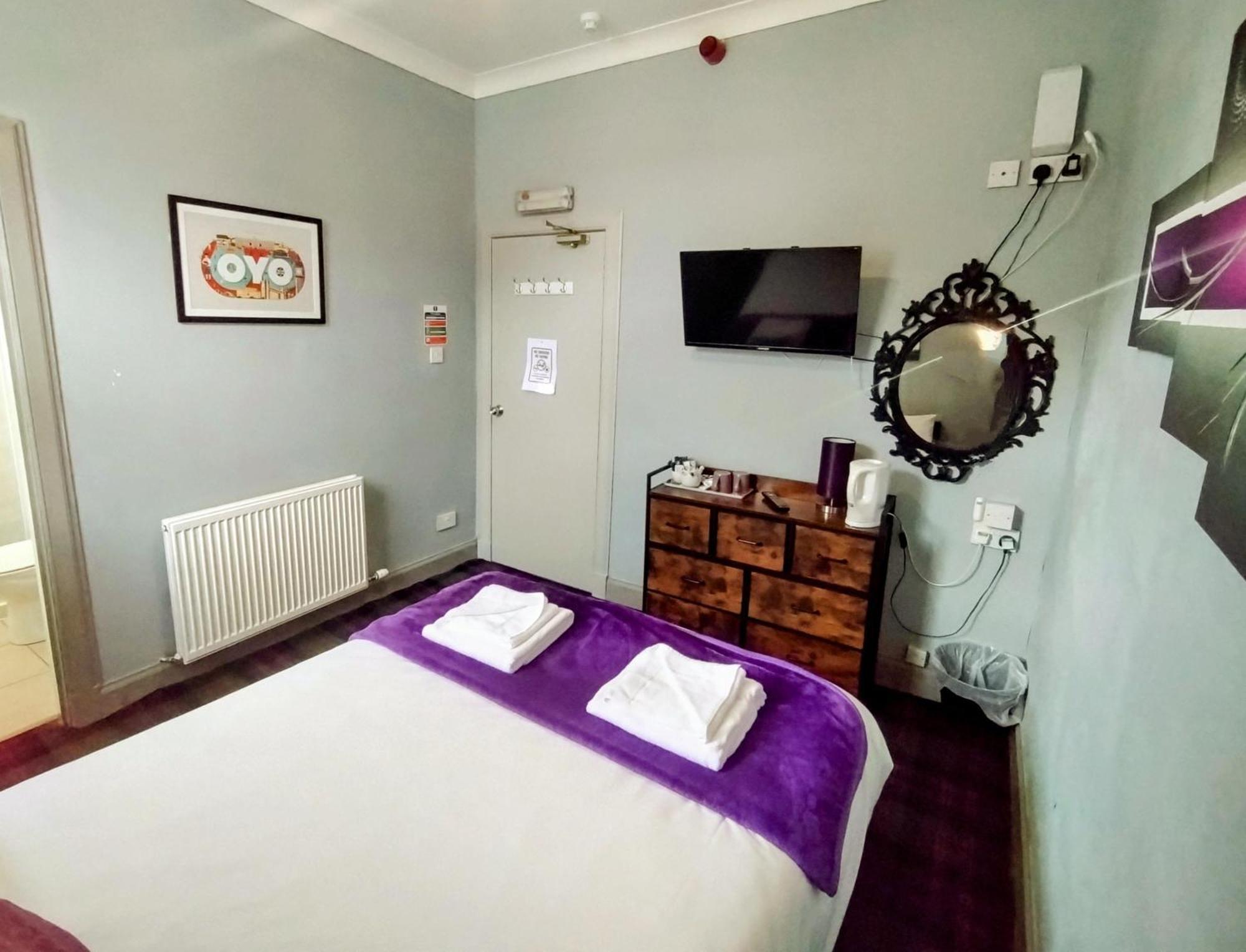 Oyo Gin House Hotel Greenock Bagian luar foto