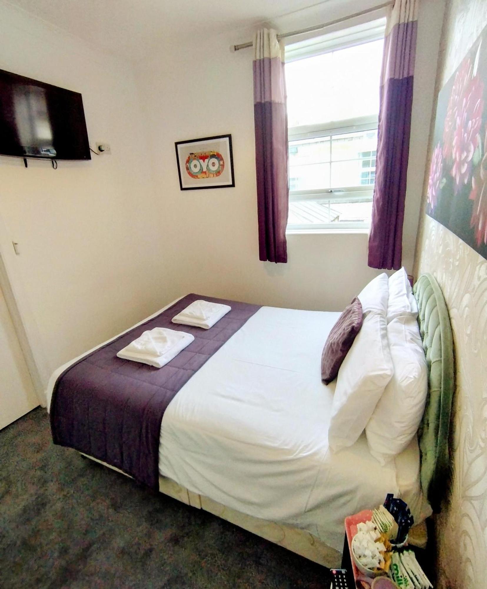Oyo Gin House Hotel Greenock Bagian luar foto