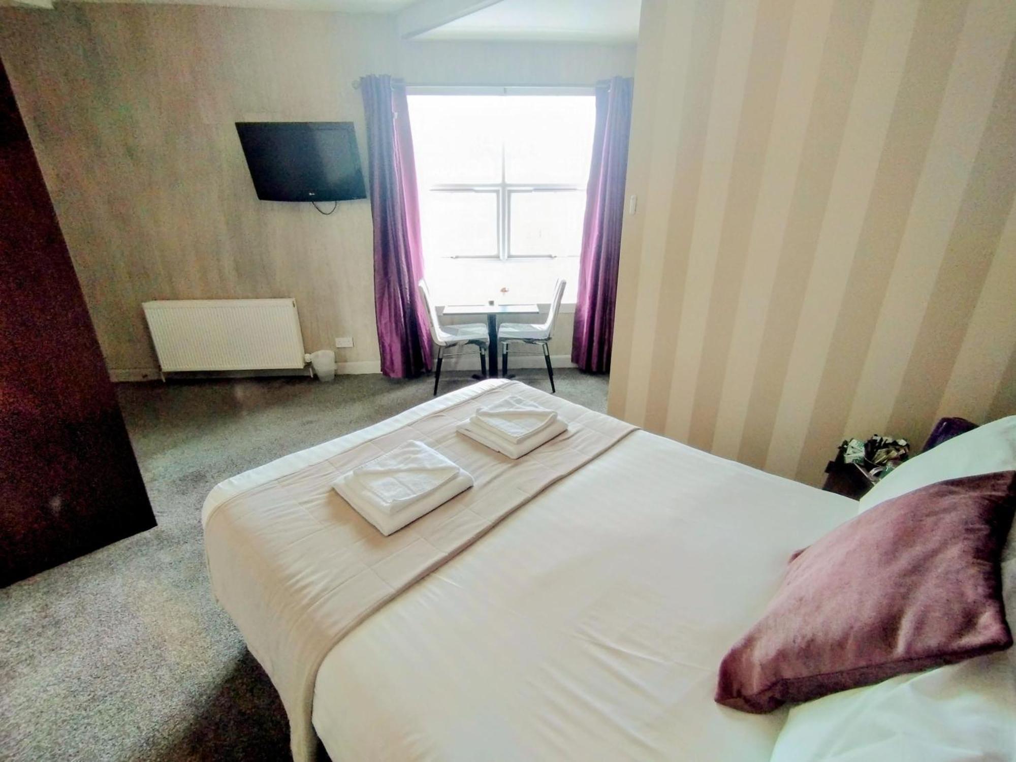 Oyo Gin House Hotel Greenock Bagian luar foto