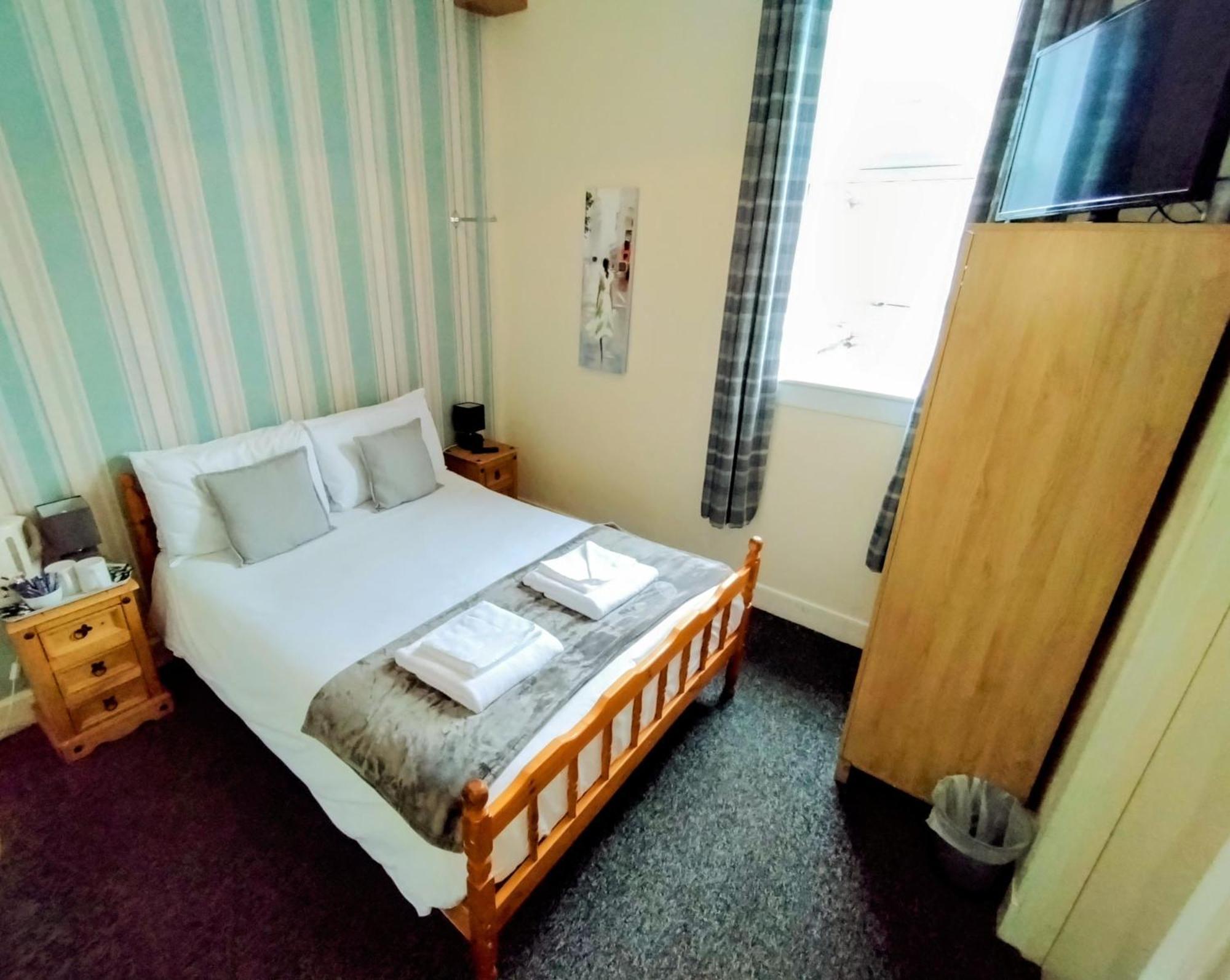 Oyo Gin House Hotel Greenock Bagian luar foto