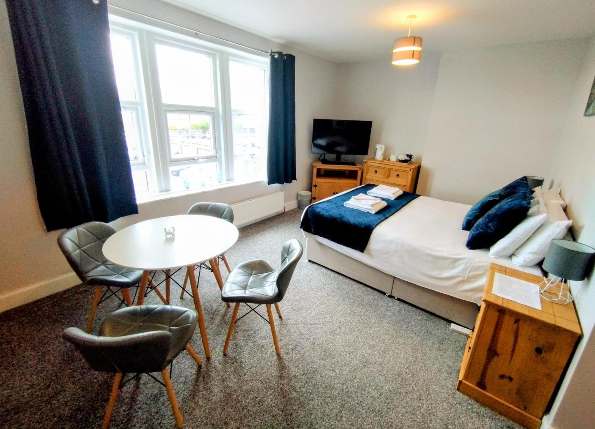 Oyo Gin House Hotel Greenock Bagian luar foto