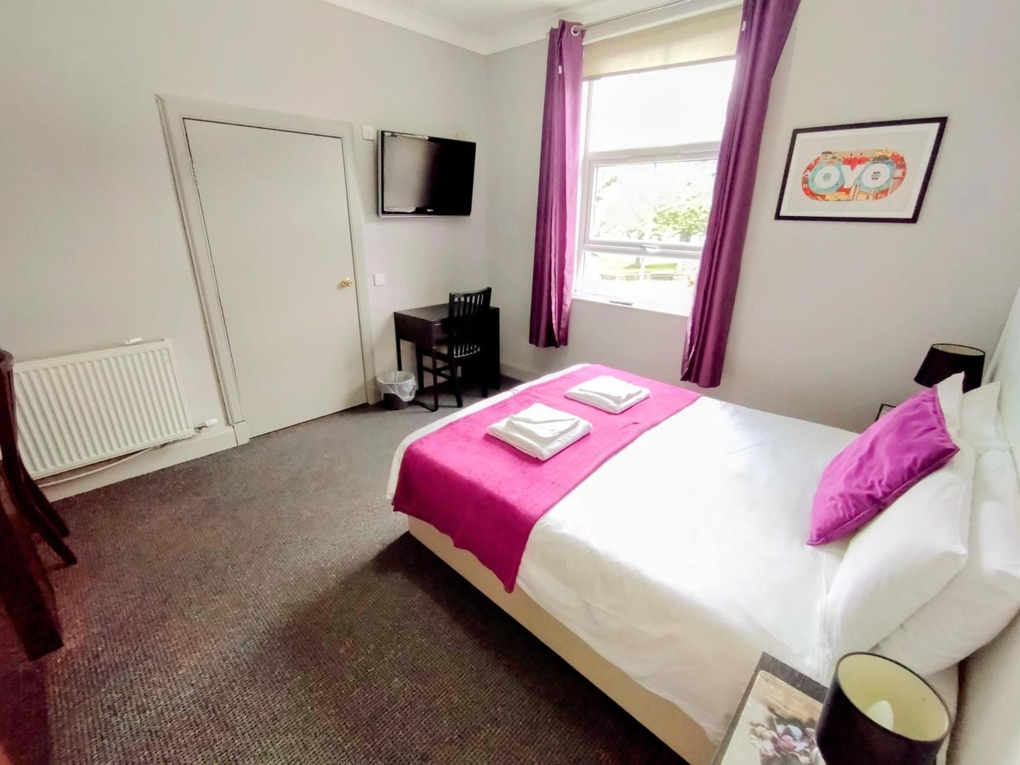 Oyo Gin House Hotel Greenock Bagian luar foto