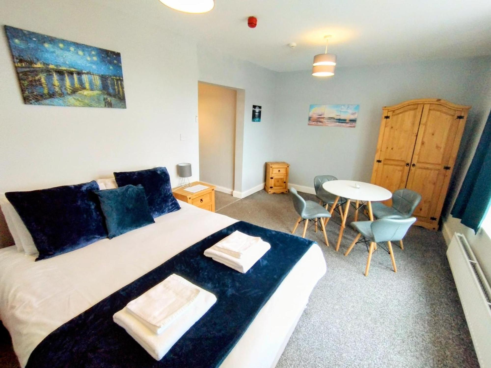 Oyo Gin House Hotel Greenock Bagian luar foto