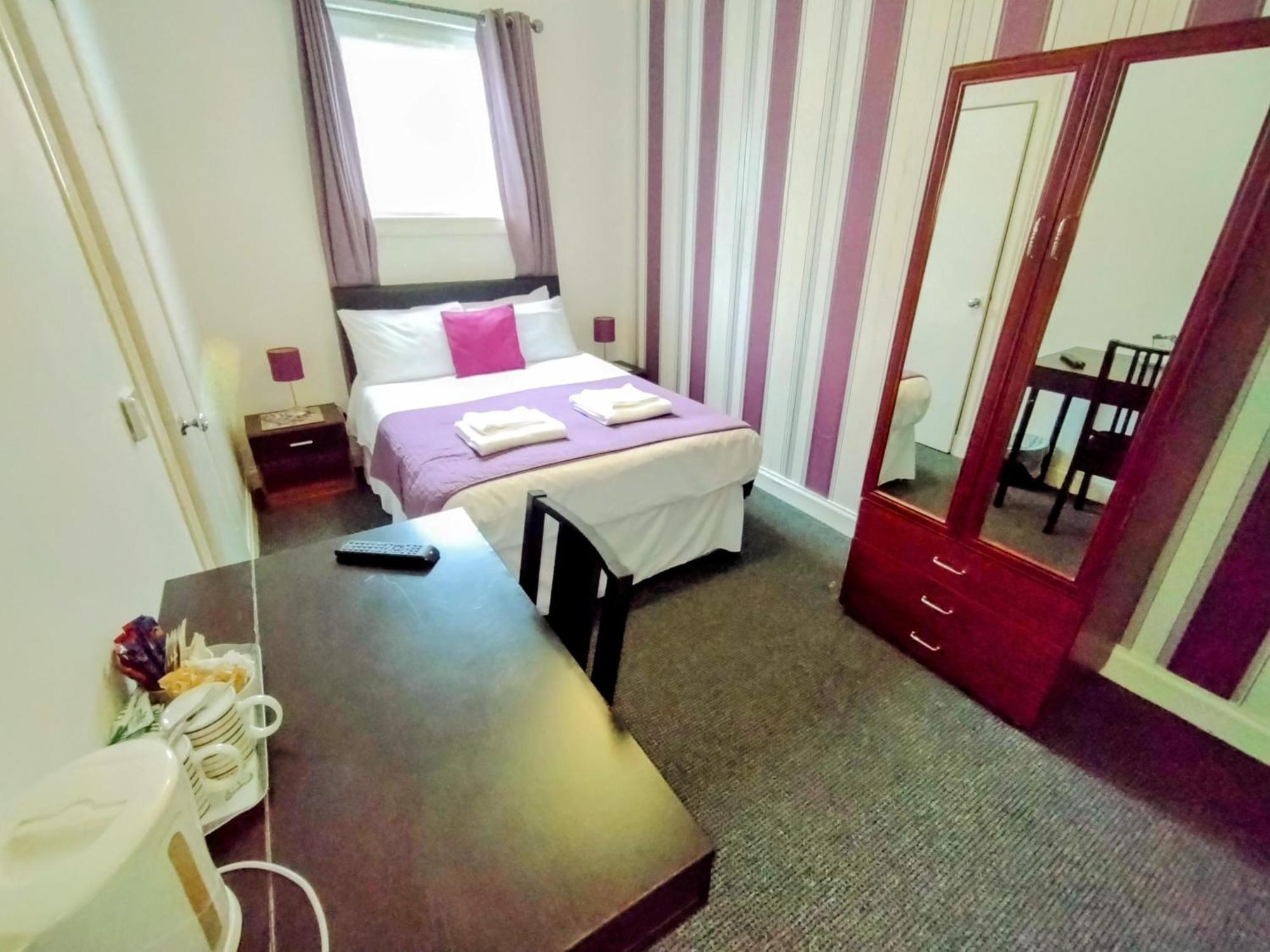 Oyo Gin House Hotel Greenock Bagian luar foto