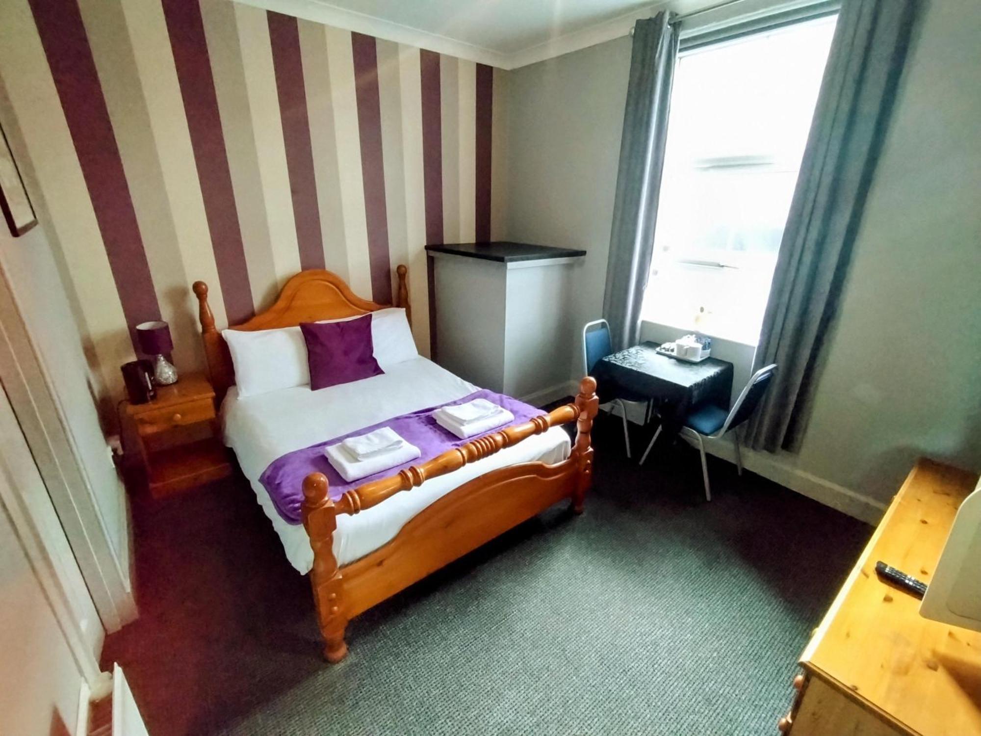 Oyo Gin House Hotel Greenock Bagian luar foto