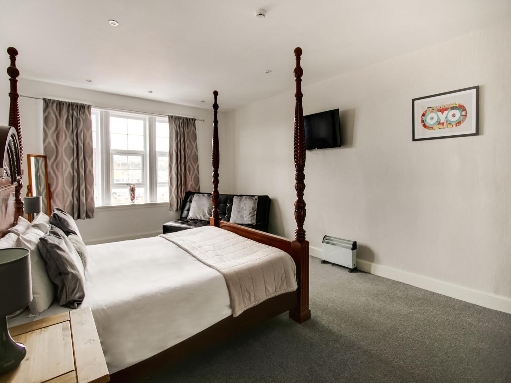 Oyo Gin House Hotel Greenock Bagian luar foto