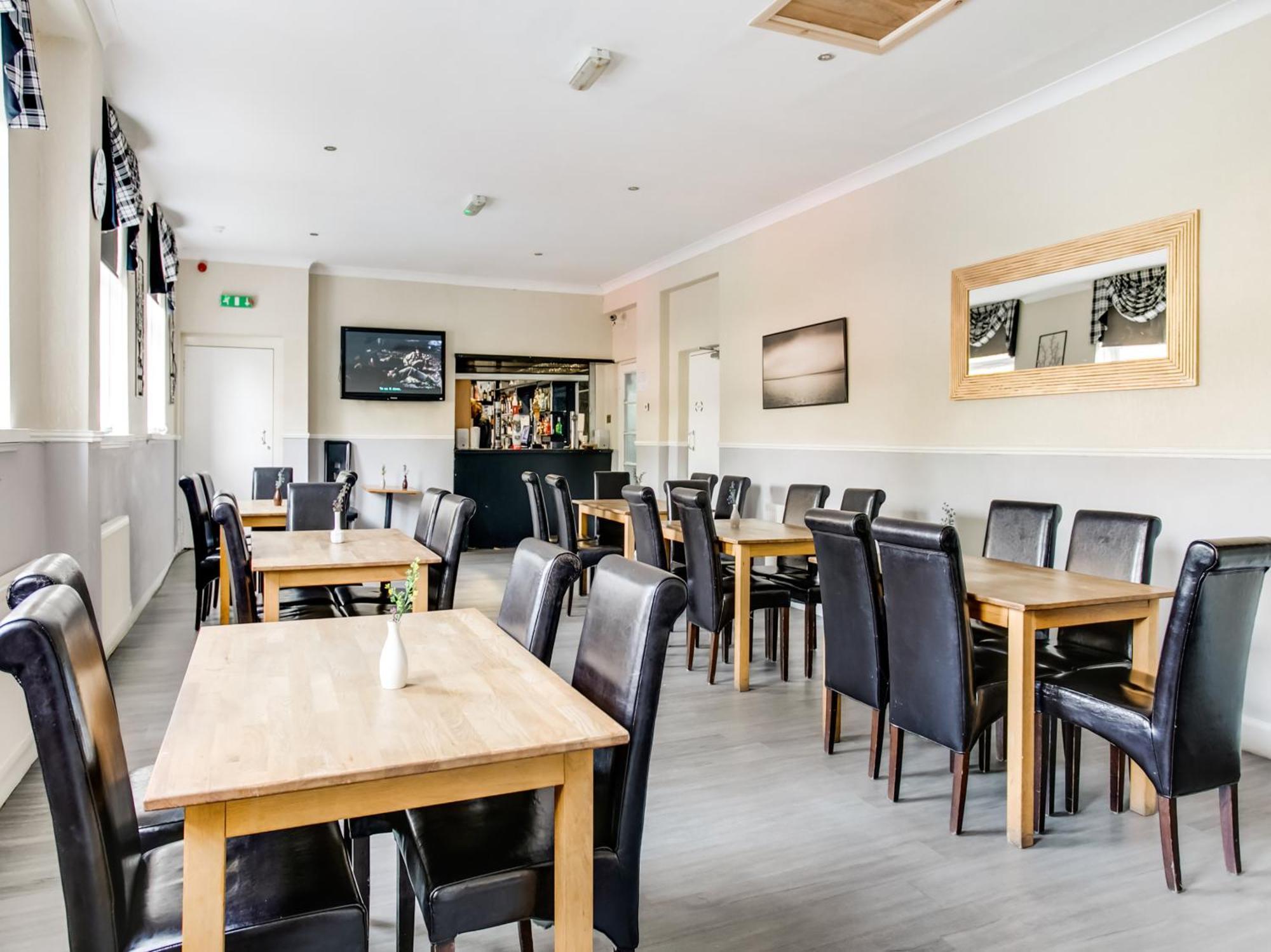Oyo Gin House Hotel Greenock Bagian luar foto