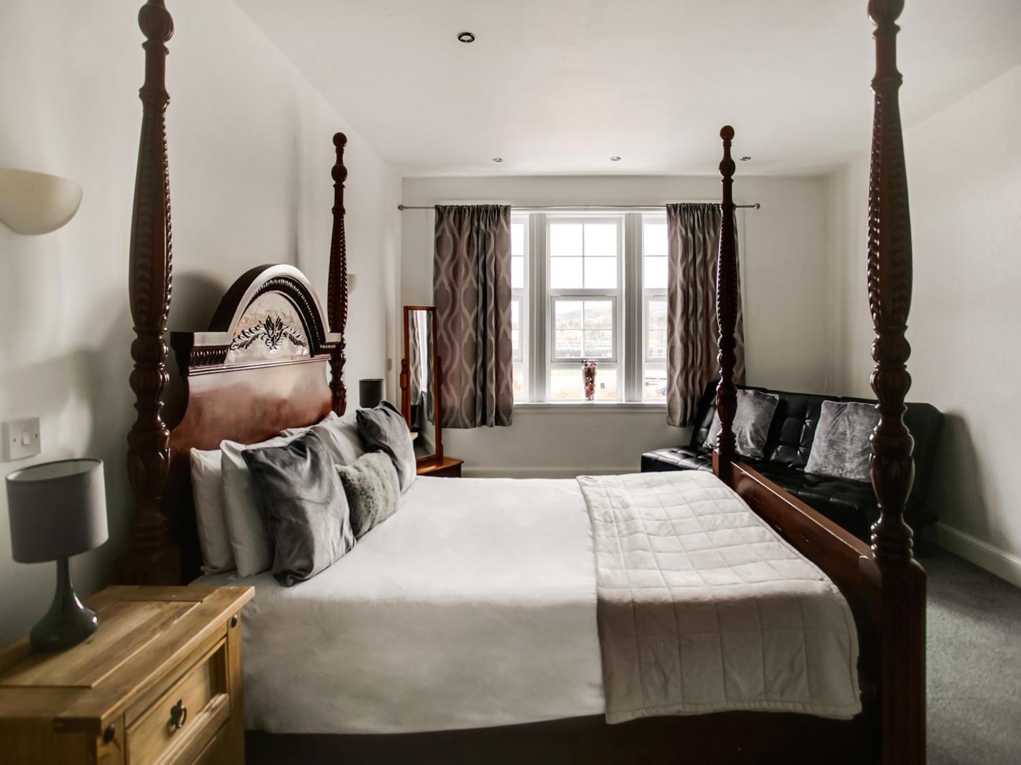 Oyo Gin House Hotel Greenock Bagian luar foto
