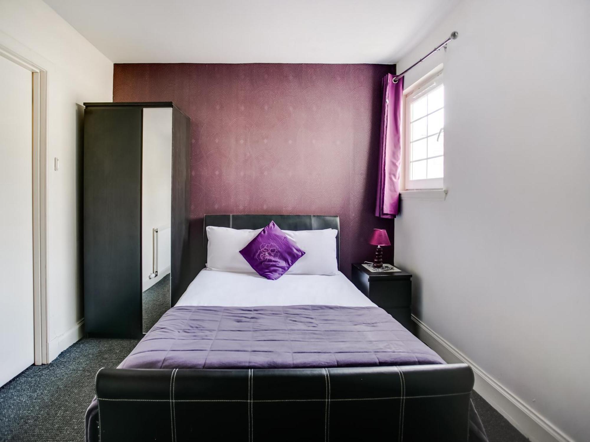 Oyo Gin House Hotel Greenock Bagian luar foto