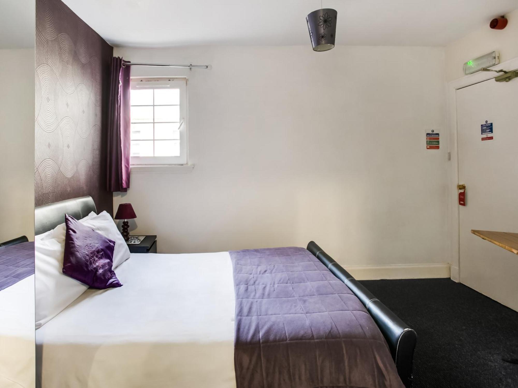 Oyo Gin House Hotel Greenock Bagian luar foto