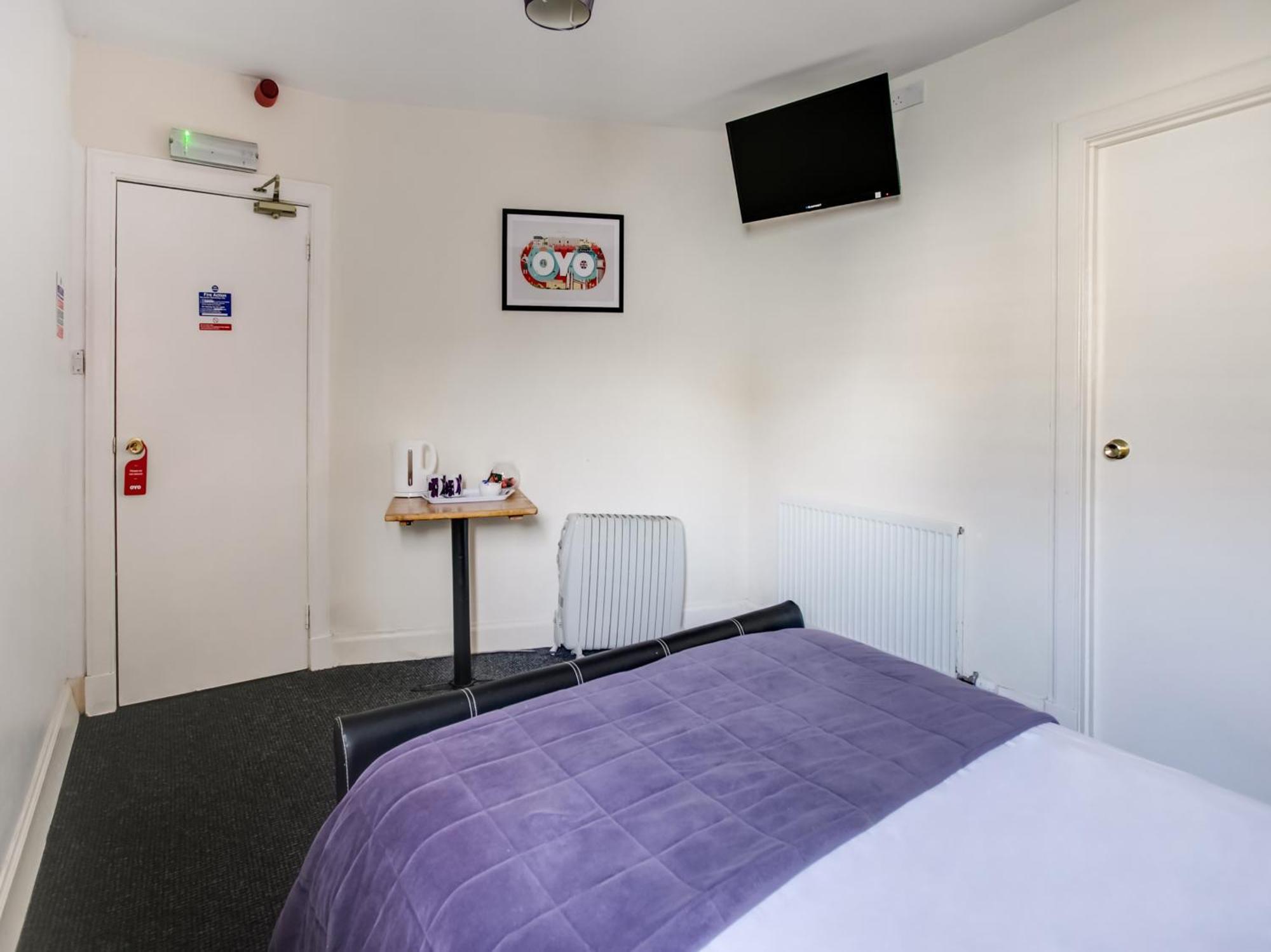 Oyo Gin House Hotel Greenock Bagian luar foto