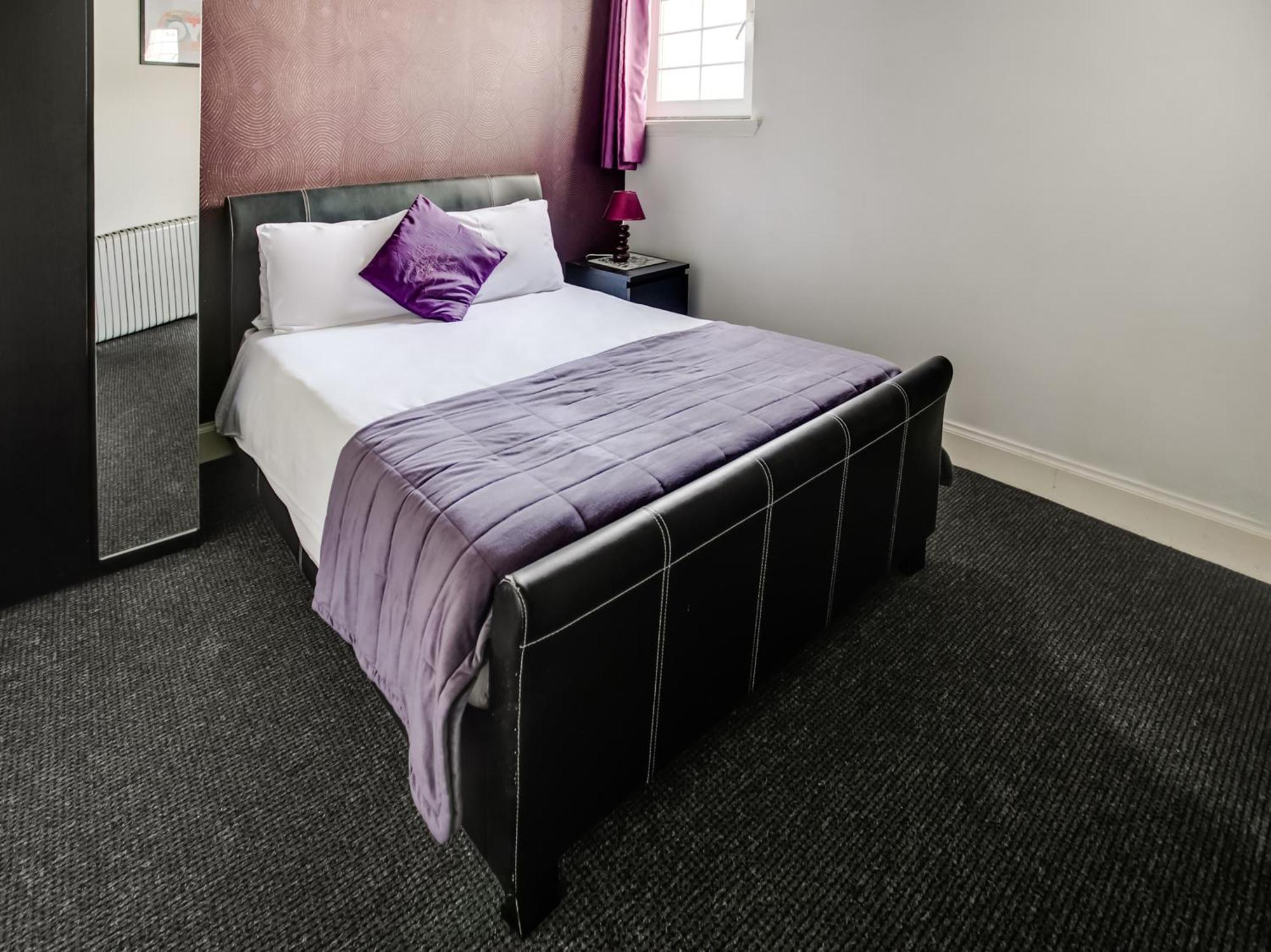 Oyo Gin House Hotel Greenock Bagian luar foto